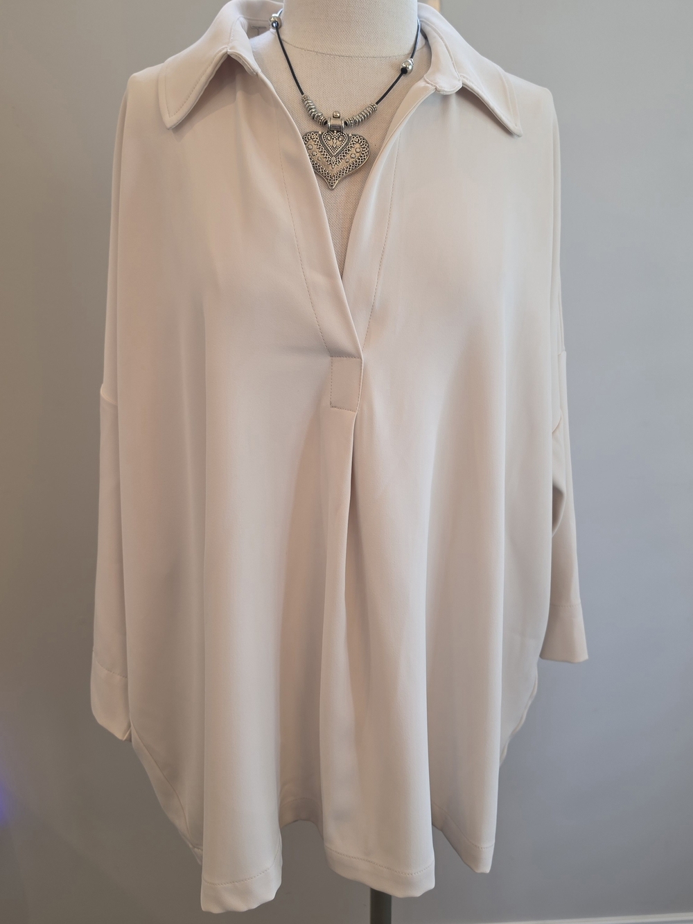 Melloday Women's Cream Collared V-Neck Tunic Top